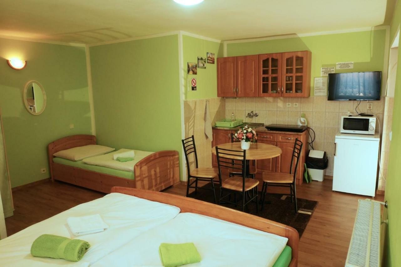 Apartman Pri Zamocku Bešeňová Extérieur photo